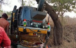 शाळकरी मुलांच्या आटोची आपसात जोरदार धडक, एका विद्यार्थाचा जागीच मृत्यू..!