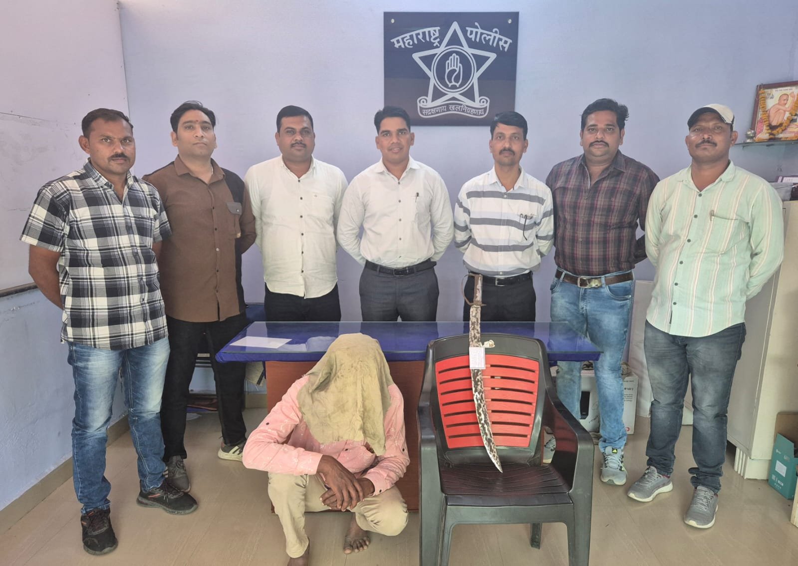 धारधार शस्त्र (तलवार) बागळणा-याइसमावर गुन्हा दाखल; स्थानिक गुन्हे शाखा यवतमाळ यांची कारवाई