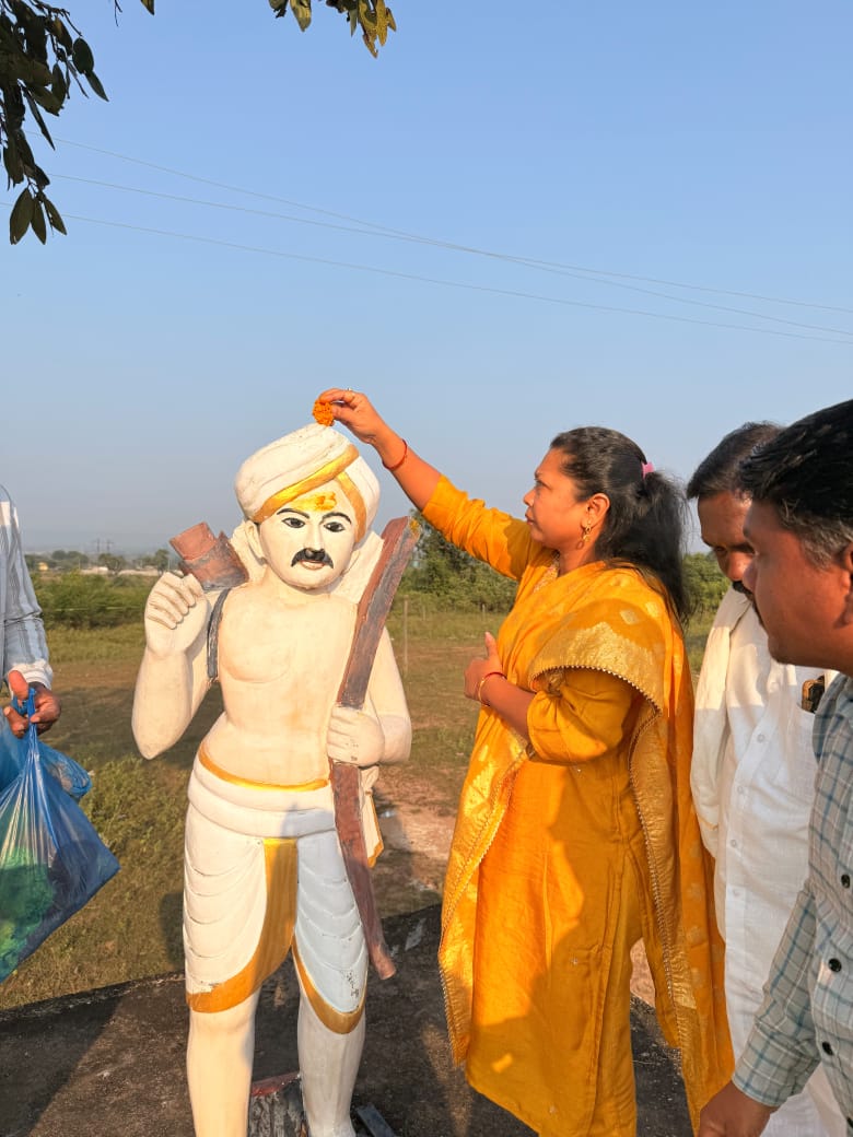 सिरोंचात भगवान बिरसा मुंडा जयंती साजरी
